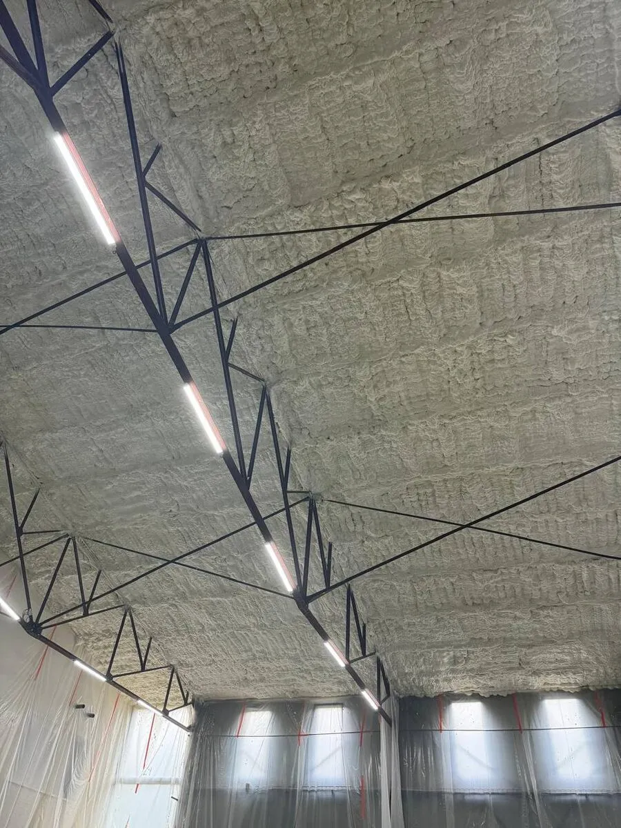 Isolation combles mousse projetée - chantier Ovalpro