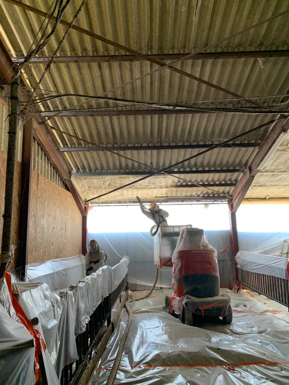 Isolation combles mousse projetée - chantier Ovalpro