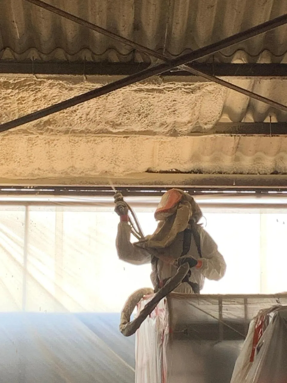 Isolation combles mousse projetée - chantier Ovalpro