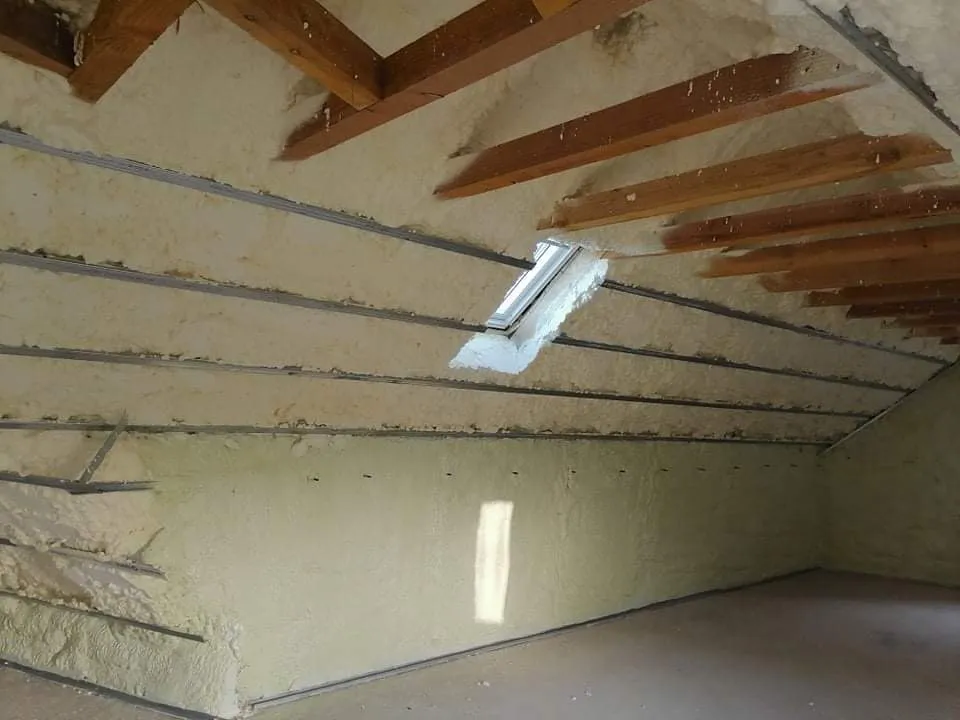 Mousse polyuréthane murs